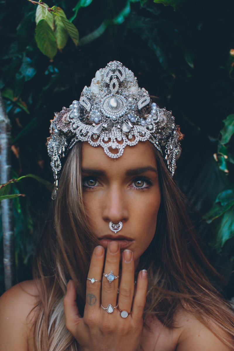 Illustration for article titled These Elaborate Seashell Crowns Are Perfect for a Mermaid Queen